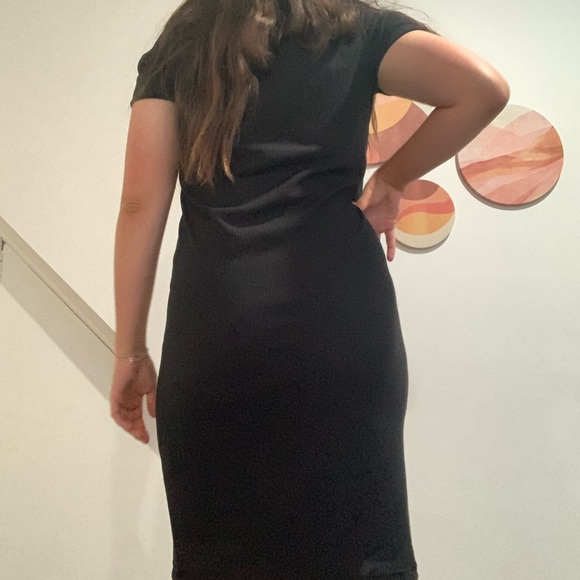 Knee length body con rubbed black short sleeve dress - Picture 5 of 5